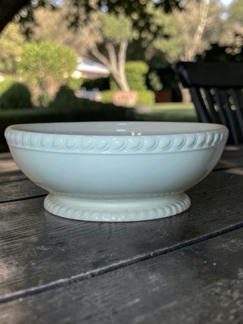 GOURMET EXPRESSIONS “Chalmers” Vintage Ceramic Centerpiece Serving Bowl White
